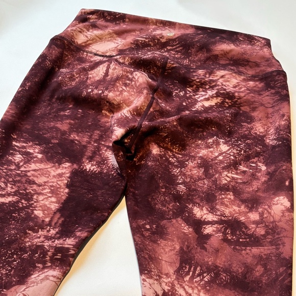 Harmony And Balance Leggings Size L Cropped Maroon Red Print Of Mysterious Woods - Picture 5 of 8